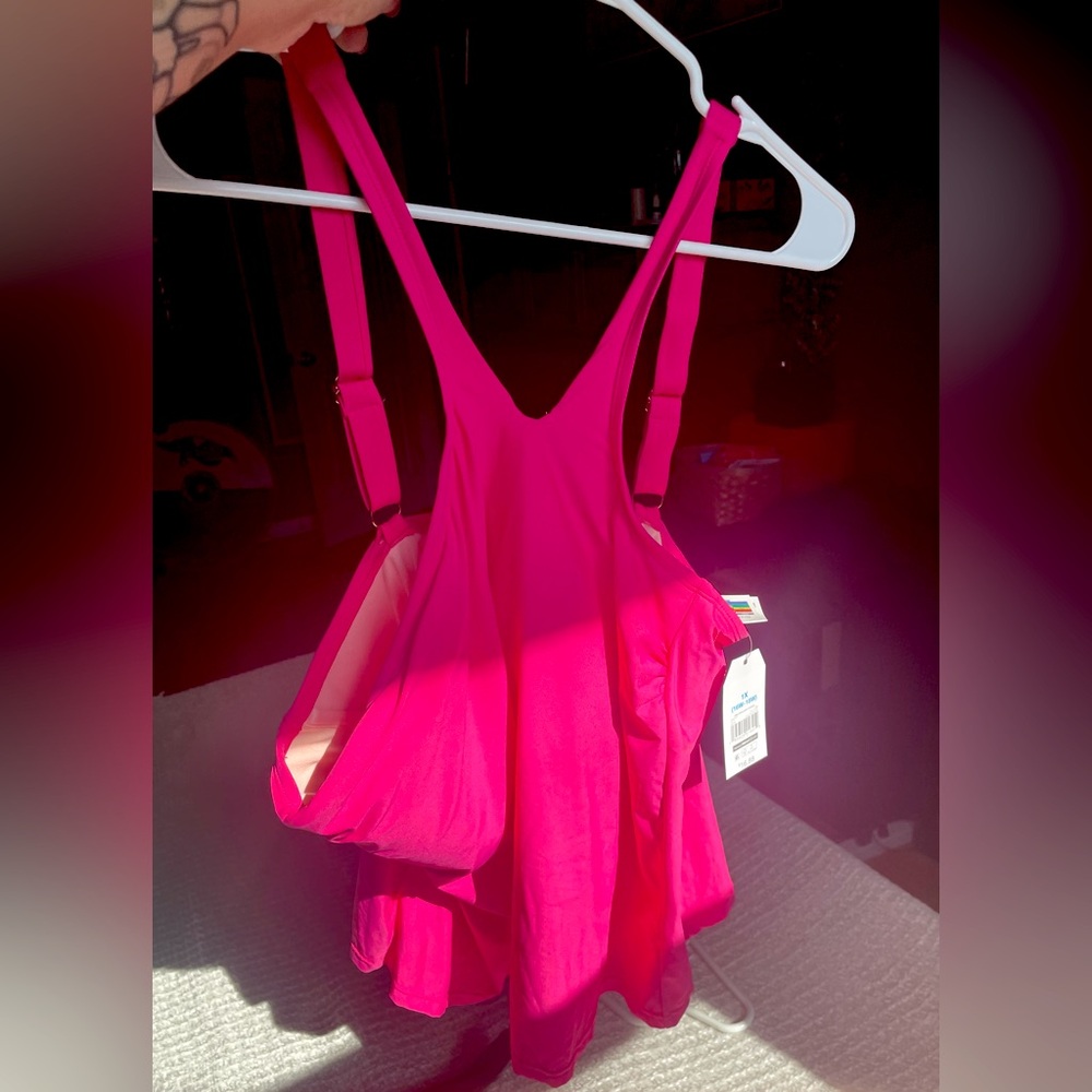 Time and True 1x (16W-18W) hot pink plus size tankini top. Full coverage. NWT.
